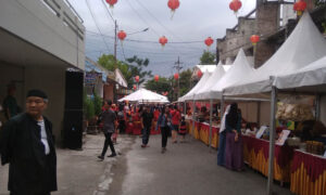 Warga Tionghoa Gelar Festival Jajanan Pecinan