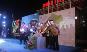 Malam itu, Padhang Jingglang sebagai Kado Untuk Masyarakat Kabupaten Madiun