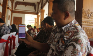 Bakesbangpol Kab. Madiun Sosialisasikan Aplikasi EWS Waskita Purabaya