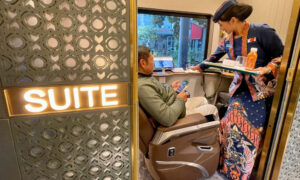 Kereta Suite Class Compartment di Laris Diminati Pelanggan