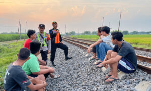 Daop 7 Madiun, Ingatkan Masyarakat Tak Ngabuburit di Jalur KA