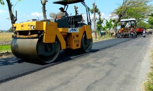 Dinas PUPR Kab. Madiun Lakukan Pengaspalan Jalan Ruas Jiwan-Sambirejo 1.076 Meter