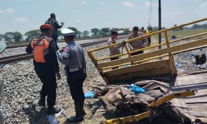 Kereta Tertemper Truk, Daop 7 Ingatkan Pengguna Jalan Pastikan ‘Berteman’