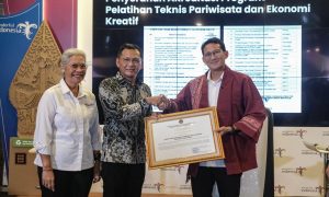 Menparekraf Serahkan Sertifikat Akreditasi  Program Pelatihan Teknis Parekraf