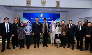 Menko AHY dan Menteri Ekraf Hadiri Sidang Promosi Doktor Menteri Transmigrasi di Unpad