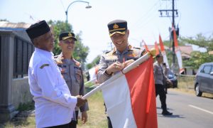 Sambut HUT RI ke-80, Kapolres Madiun Ajak Warga Kibarkan Merah Putih