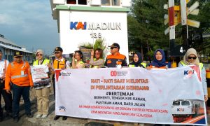 KAI Daop 7 Gelar Sosialisasi Keselamatan Perjalanan KA, Ajak Masyarakat “Merdeka dan Selamat” di Perlintasan