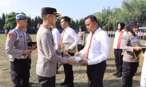 Kapolres Madiun Beri Penghargaan Personel: Dari Ungkap 1 Kg Sabu hingga Pembangunan SPPG