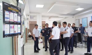 Dirut KAI Kunjungi Daop 7 Madiun, Tinjau Fasilitas dan Beri Arahan kepada Insan KAI