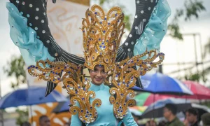 Buka Parade Gorontalo Karnaval Karawo, Menteri Ekraf Tegaskan Bukti Penguatan Ekosistem Ekraf