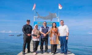 Jelajahi Botubarani dengan Bijak, Wamenpar Ajak Wisatawan dan Warga Jaga Keberlangsungan Hiu Paus